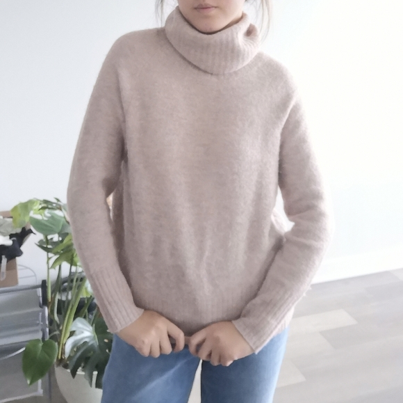 Aritzia Babaton sweater - Picture 5 of 8